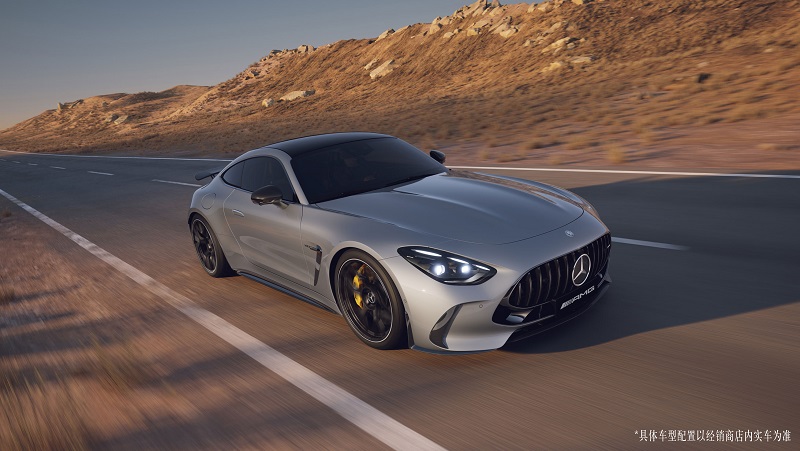 04.全新梅賽德斯-AMG GT 63 4MATIC+將正式上市，以“一人一機”V8發(fā)動機的強悍性能、源自賽道的駕控科技和經(jīng)典的GT美學(xué)，演繹這“狠”AMG的激情本色.jpg