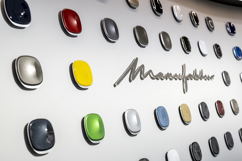 05.車展期間，梅賽德斯-奔馳將呈現(xiàn)“MANUFAKTUR匠心高定”的更多個性化選擇，詮釋至美至臻的更多可能.jpg
